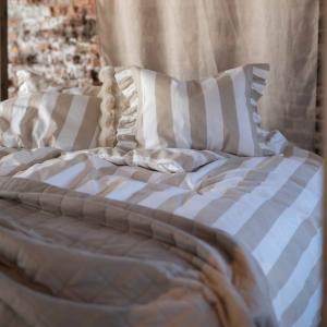 Randigt Påslakanset Dubbeltäcke Fondaco Tove Beige 220x210cm