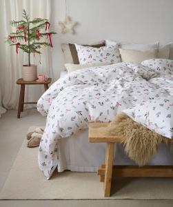 Jul Påslakanset Julkvisten Röd 150x210cm Borganäs of Sweden