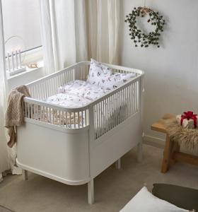 Jul Påslakanset Spjälsäng Julkvisten Röd  100x130cm Borganäs of Sweden