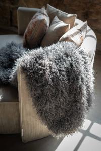 Pläd Fuskpäls Grå Fondaco Curly 120x150cm