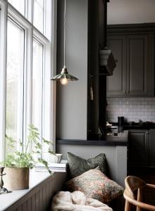 Fönsterlampa Skomakar Mörkgrön PR Home Ester 24cm