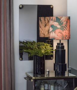 Lampfot Svart PR Home Empire 77cm