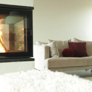 Prydnadskudde Fuskpäls Lilo Vinröd 25cm Svanefors