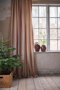 Randig Gardin Fondaco Hedvig Linnebeige 140x250cm 2-Pack