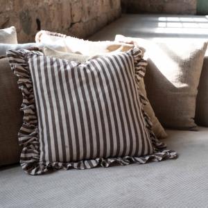 Randigt Kuddfodral Svea Nougatbrun 45x45cm Fondaco