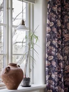 Svart/Beige Gardin 2-Pack Redlunds Shelly 140x250cm