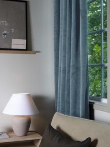 Sammetsgardin Estelle Denimblå 2-Pack 135x280cm Svanefors