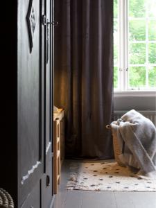 Sammetsgardin Estelle Mellangrå 2-Pack 135x280cm Svanefors