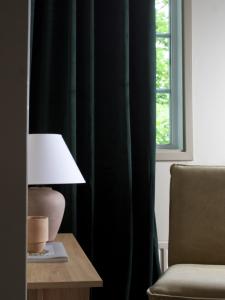 Sammetsgardin Estelle Mörkgrön 2-Pack 135x280cm Svanefors