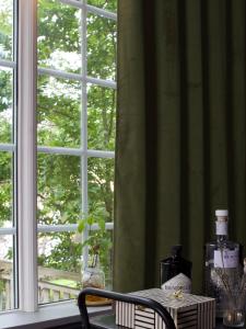 Sammetsgardin Estelle Mossgrön 2-Pack 135x280cm Svanefors