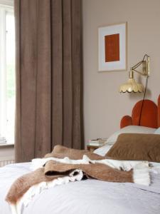 Sammetsgardin Estelle Nougat 2-Pack 135x280cm Svanefors