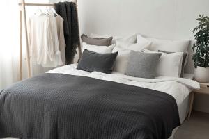Sängöverkast Dubbelsäng Grå Borganäs of Sweden 250x250cm