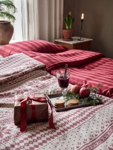 Satin Påslakanset Mirage Julröd 150x210cm Nina Royal