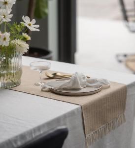 Bordslöpare Offwhite Svanefors Adam 33x120cm