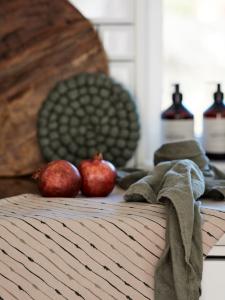 Svanefors Bordsduk Unni Mossgrön 145x280cm