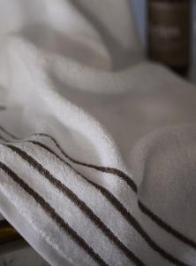 Svanefors Carlton Badlakan Vit 100x150cm