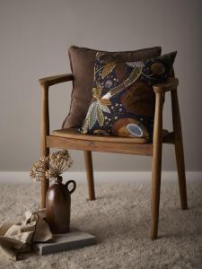 Svanefors Julie Kuddfodral Mocca 60x60cm