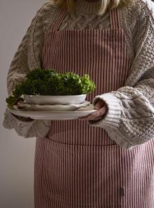 Svanefors Kitty Förkläde Röd 70x90cm