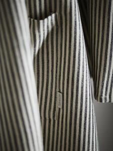 Svanefors Kitty Förkläde Svart/Vit 70x90cm