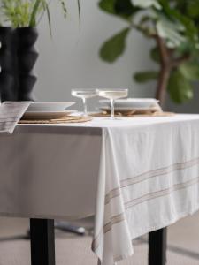 Svanefors Siri Bordsduk Lin 145x280cm