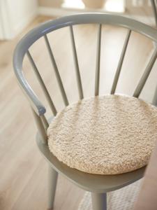 Stolsdyna Fårskinn Teddy Offwhite 38cm Svanefors