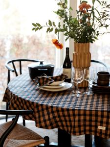 Rund Duk Rutig Ava Mellanbrun Ø180cm Svanefors