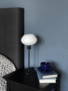 Bordslampa Hög Svart/Opalvit Aneta Lighting Bell