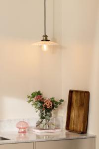 Taklampa Pendel Glas Vit Globen Lighting Cobbler 25cm