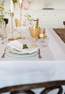 Bordsduk Atlas Vit 100x100cm Textilgruppen