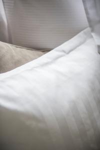 Textilgruppen Satinrand Bred Örngott Vinge 50x60cm Vit