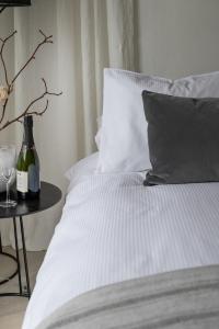 Påslakan Vit Satinrand Smal 150x230cm Textilgruppen