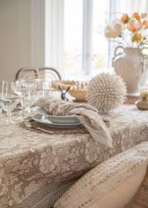 Avtorkningsbar Duk Sonia Linnebeige 140x250cm Fondaco