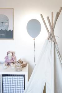 Vägglampa Integrerad LED Grå Globen Lighting Balloon