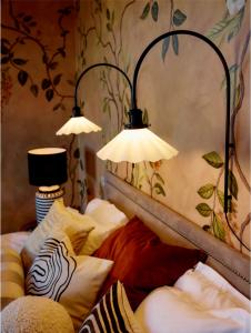 Vägglampa August Veckad Opal 25cm PR Home