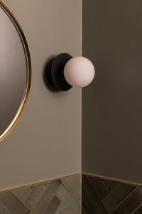 Vägglampa/Plafond IP44 Svart/Vit Globen Lighting Art Deco