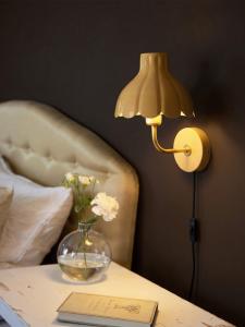 Vägglampa PR Home Wells Lejongul/Guld 21cm