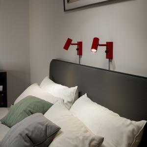 Vägglampa Rubinröd/Svart Dimbar Belid Cato 14,7cm