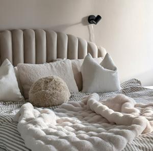 Vägglampa Svart Aneta Lighting Hugin