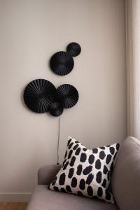 Vägglampa Svart Globen Lighting Omega 70cm