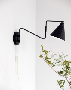 Vägglampa Svart House Doctor Game 76cm