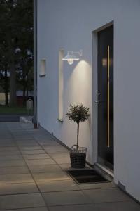 Vägglampa Utomhus Vega Vit 8W LED IP54 26,5cm Konstsmide