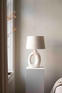 Lampfot Keramik Vit/Ivory Watt & Veke Ada 38cm