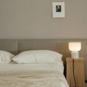 Bordslampa Glas Vit Dimbar Watt & Veke Grace 25,5cm