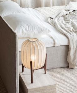 Bordslampa Mörk Ask/Natur Dimbar Watt & Veke Prisma 42cm