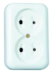 Vägguttag utanpåliggande