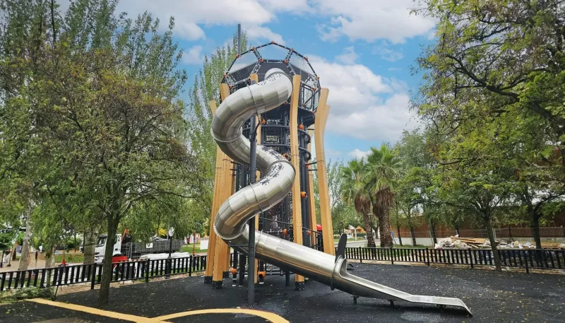 Fotbollsäventyret, med stålrutsch