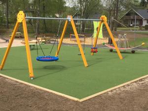 Aluminiumgunga med 2 st. traditionella sitsar och fågelbogunga