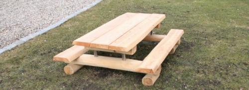 Bänkbord för barn i robinia och lärk
