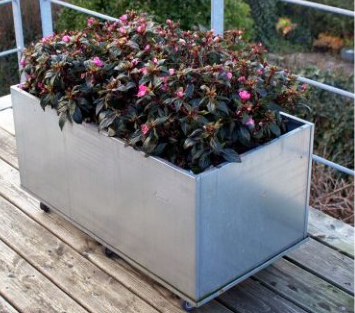 Planteringskärl i metall