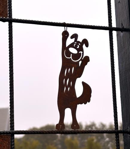 Skylt till armeringsjärn Klättrande hund Lind Decoration